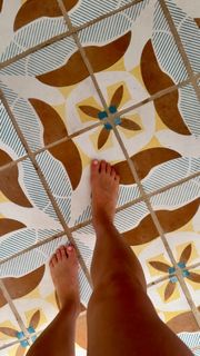 Caroline Jones feet photo 17