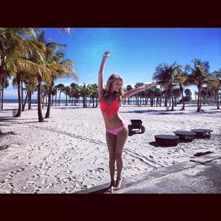 Caroline Lowe feet photo 5