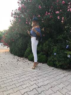 Caroline Mageridon feet photo 9