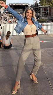 Caroline Mageridon feet photo 8