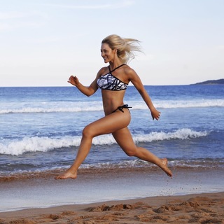 Caroline Pearce feet photo 8