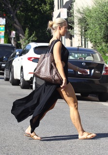 Caroline Pearce feet photo 3