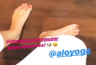 Caroline Pearce feet photo 10