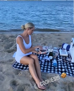 Caroline Pearce feet photo 2