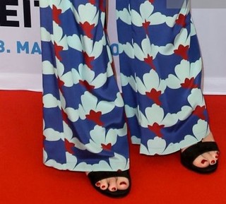 Caroline Peters feet photo 9