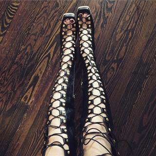 Caroline Polachek feet photo 14