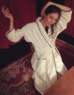 Caroline Polachek feet photo 10