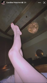 Caroline Polachek feet photo 4
