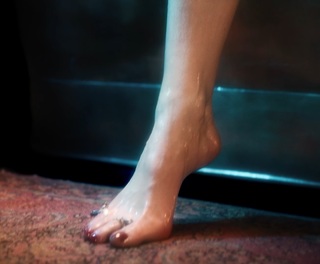 Caroline Polachek feet photo 3