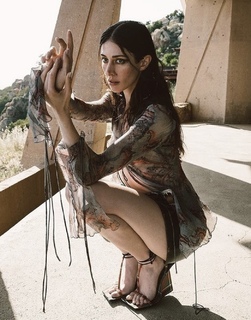 Caroline Polachek feet photo 9