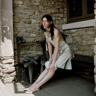 Caroline Polachek feet photo 3