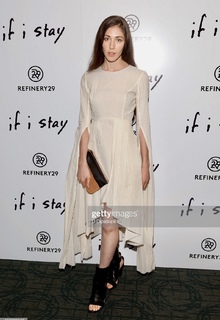 Caroline Polachek feet photo 20