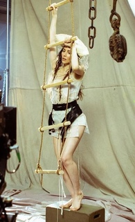 Caroline Polachek feet photo 7