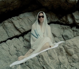 Caroline Polachek feet photo 2