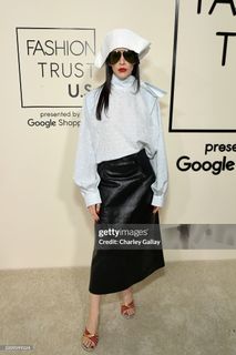 Caroline Polachek feet photo 13