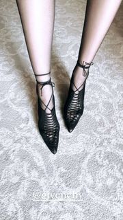 Caroline Polachek feet photo 6