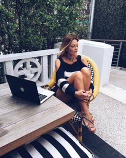 Caroline Receveur feet photo 9
