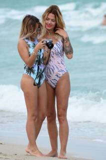 Caroline Receveur feet photo 8
