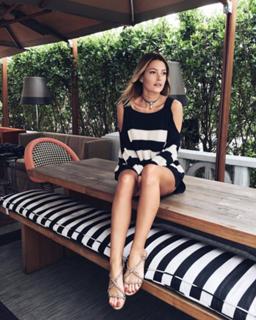Caroline Receveur feet photo 10