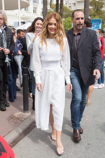 Caroline Receveur feet photo 6