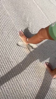Caroline Receveur feet photo 17