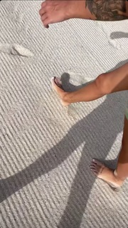 Caroline Receveur feet photo 16