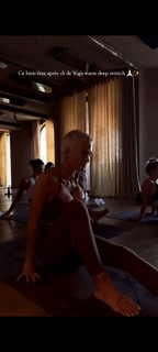 Caroline Receveur feet photo 10