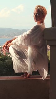 Caroline Receveur feet photo 3