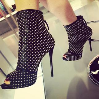 Caroline Roux feet photo 1