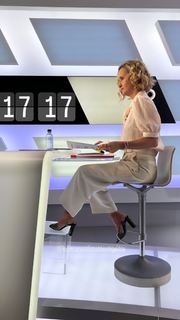 Caroline Roux feet photo 9