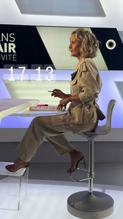 Caroline Roux feet photo 9