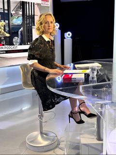 Caroline Roux feet photo 1