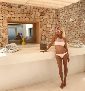 Caroline Stanbury feet photo 10