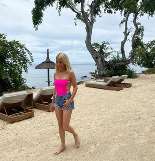 Caroline Stanbury feet photo 17