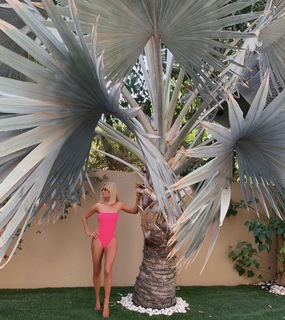 Caroline Stanbury feet photo 15