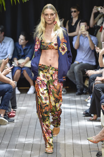 Caroline Trentini feet photo 11