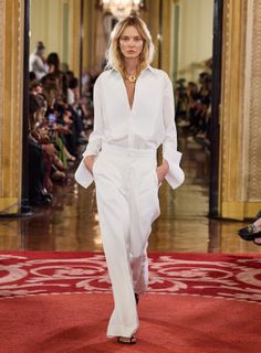 Caroline Trentini feet photo 3