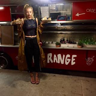 Caroline Vreeland feet photo thumbnail