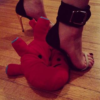 Caroline Vreeland feet photo thumbnail