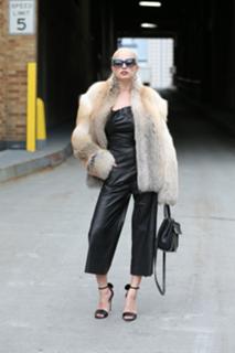 Caroline Vreeland feet photo thumbnail