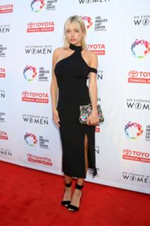 Caroline Vreeland feet photo thumbnail