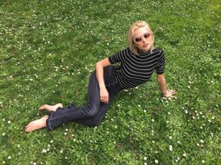 Caroline Vreeland feet photo thumbnail