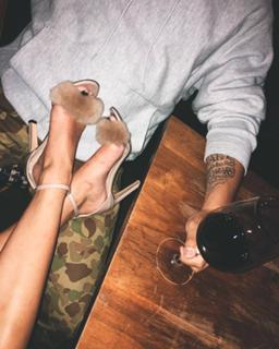 Caroline Vreeland feet photo thumbnail