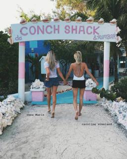 Caroline Vreeland feet photo thumbnail