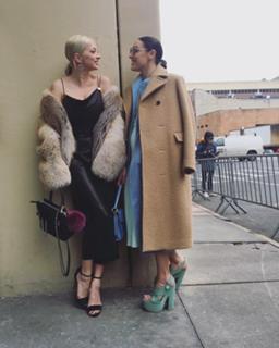 Caroline Vreeland feet photo thumbnail