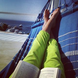 Caroline Vreeland feet photo thumbnail