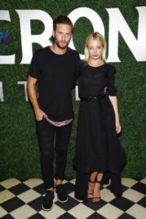 Caroline Vreeland feet photo thumbnail