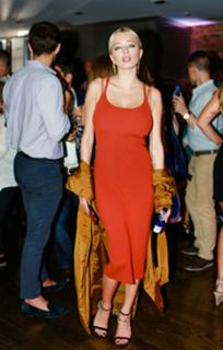 Caroline Vreeland feet photo thumbnail