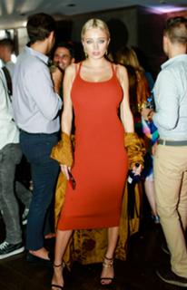 Caroline Vreeland feet photo thumbnail