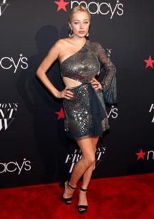 Caroline Vreeland feet photo thumbnail